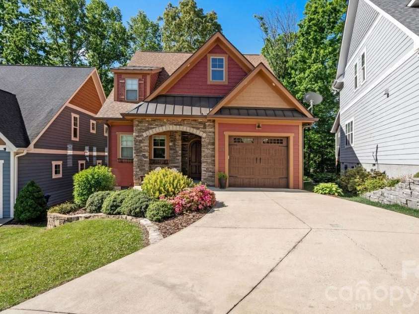 39 Tudor Way, Black Mountain, NC 28711.  MLS# CAR4389836, YatesRealty ID 36643. 