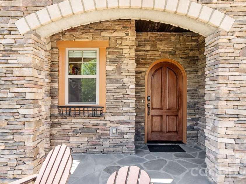 39 Tudor Way, Black Mountain, NC 28711.  MLS# CAR4389836, YatesRealty ID 36643. 