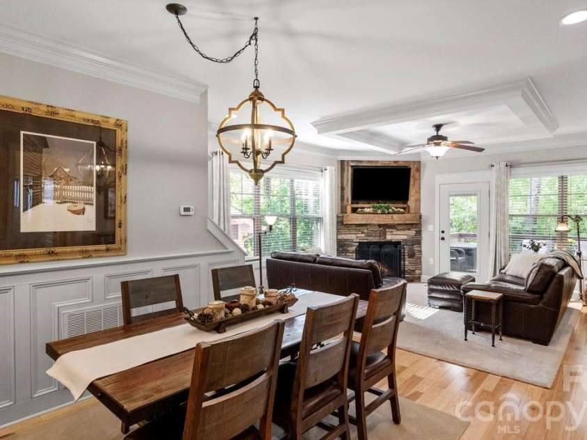 39 Tudor Way, Black Mountain, NC 28711.  MLS# CAR4389836, YatesRealty ID 36643. 