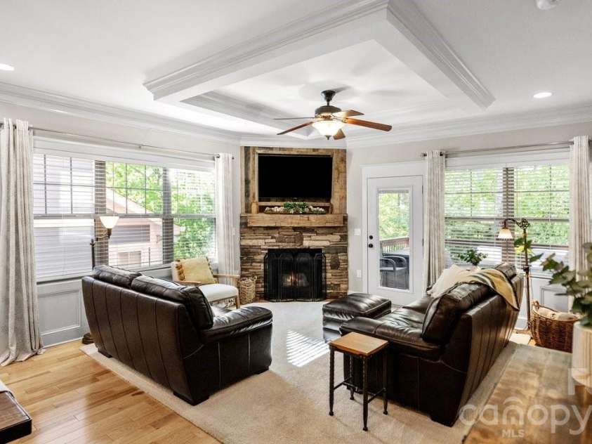 39 Tudor Way, Black Mountain, NC 28711.  MLS# CAR4389836, YatesRealty ID 36643. 