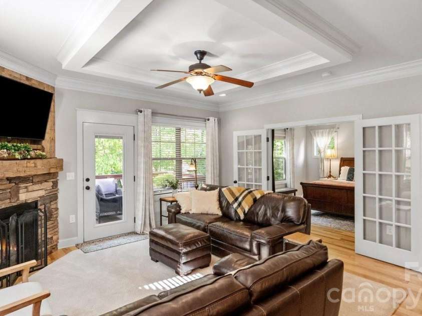 39 Tudor Way, Black Mountain, NC 28711.  MLS# CAR4389836, YatesRealty ID 36643. 