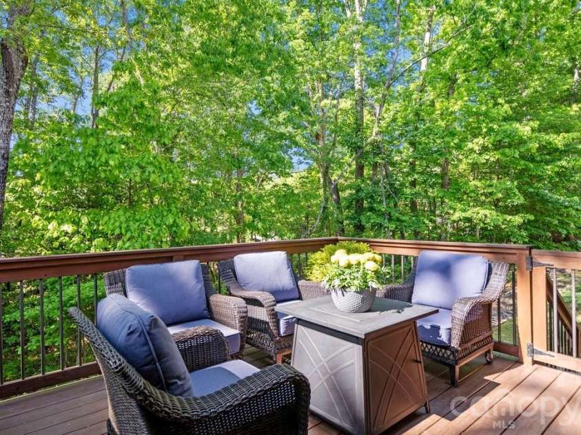 39 Tudor Way, Black Mountain, NC 28711.  MLS# CAR4389836, YatesRealty ID 36643. 