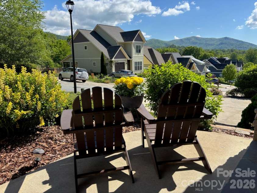 39 Tudor Way, Black Mountain, NC 28711.  MLS# CAR4389836, YatesRealty ID 36643. 
