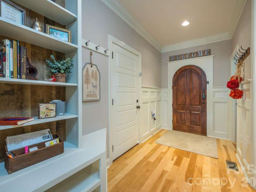 39 Tudor Way, Black Mountain, NC 28711.  MLS# CAR4389836, YatesRealty ID 36643. 