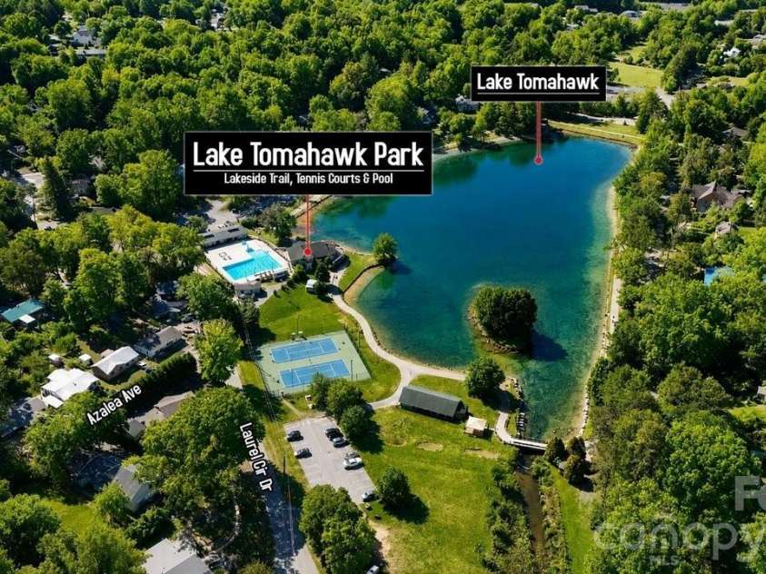 39 Tudor Way, Black Mountain, NC 28711.  MLS# CAR4389836, YatesRealty ID 36643. Lake Tomahawk