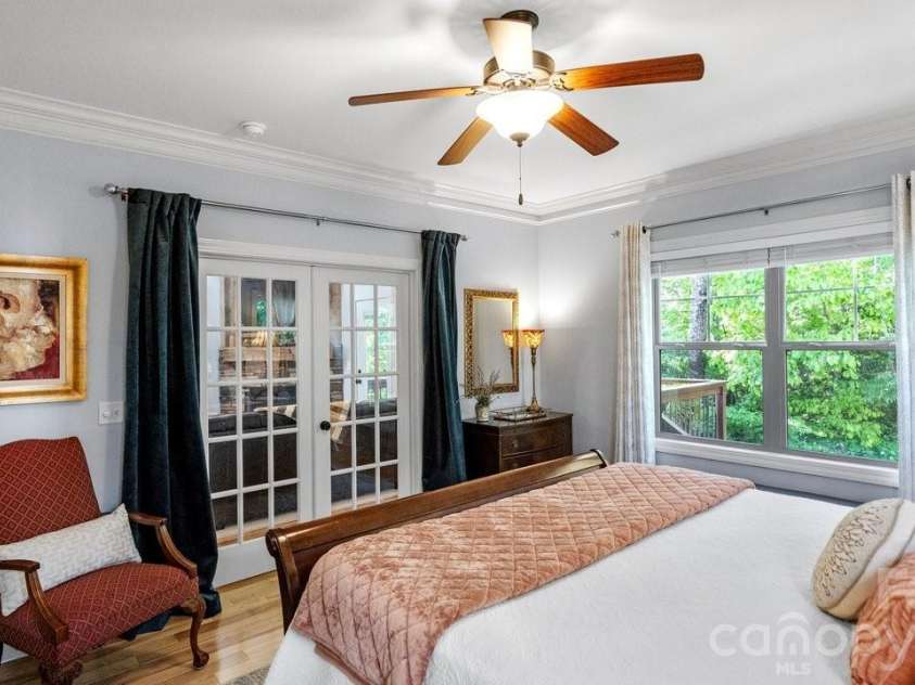 39 Tudor Way, Black Mountain, NC 28711.  MLS# CAR4389836, YatesRealty ID 36643. Main floor w ensuite