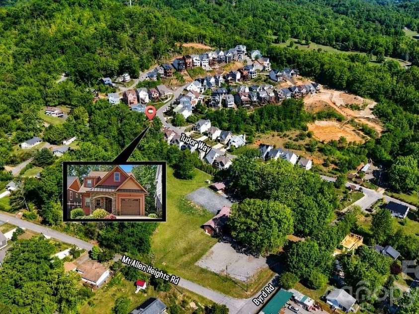 39 Tudor Way, Black Mountain, NC 28711.  MLS# CAR4389836, YatesRealty ID 36643. Tudor Croft Community