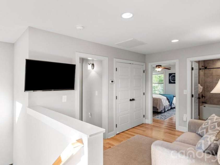39 Tudor Way, Black Mountain, NC 28711.  MLS# CAR4389836, YatesRealty ID 36643. Upstairs landing area