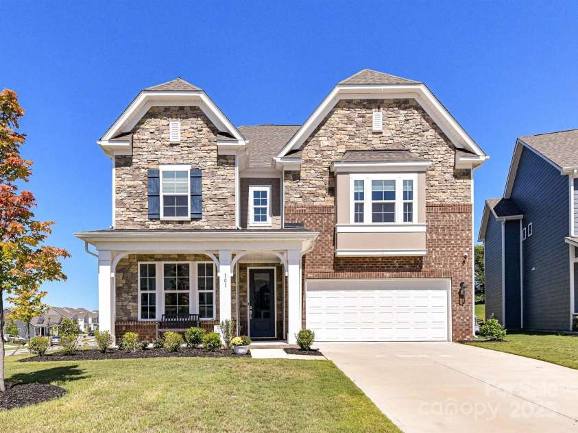 101 Hemlock Cove Court, Mooresville, NC 28117.  MLS# CAR4300934, YatesRealty ID 36645. Immaculately Maintained, 4 Bedroom, 3.5 Bath Home with covered front porch, 2 car garage & fenced back yard located in lake access community, Reids Cove!