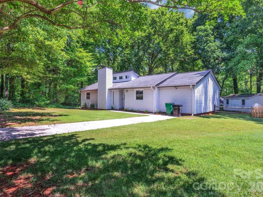 4506 Elm Field Court, Charlotte, NC 28227.  MLS# CAR4400867, YatesRealty ID 36647. 