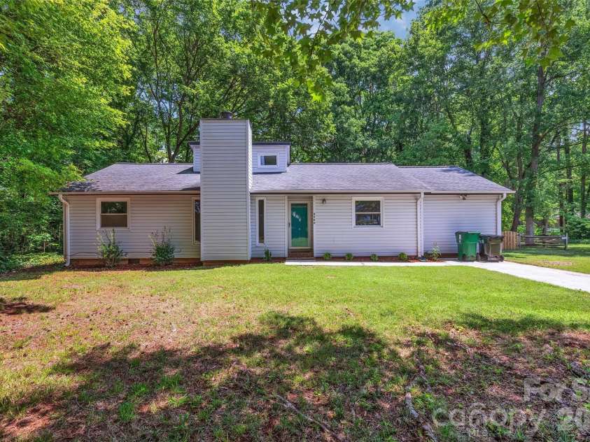4506 Elm Field Court, Charlotte, NC 28227.  MLS# CAR4400867, YatesRealty ID 36647. 
