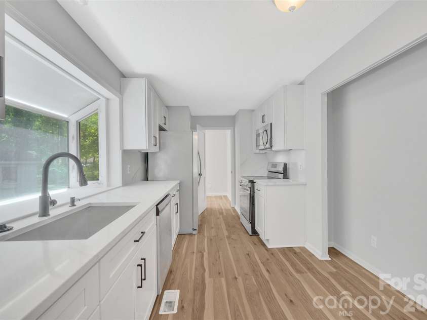 4506 Elm Field Court, Charlotte, NC 28227.  MLS# CAR4400867, YatesRealty ID 36647. 