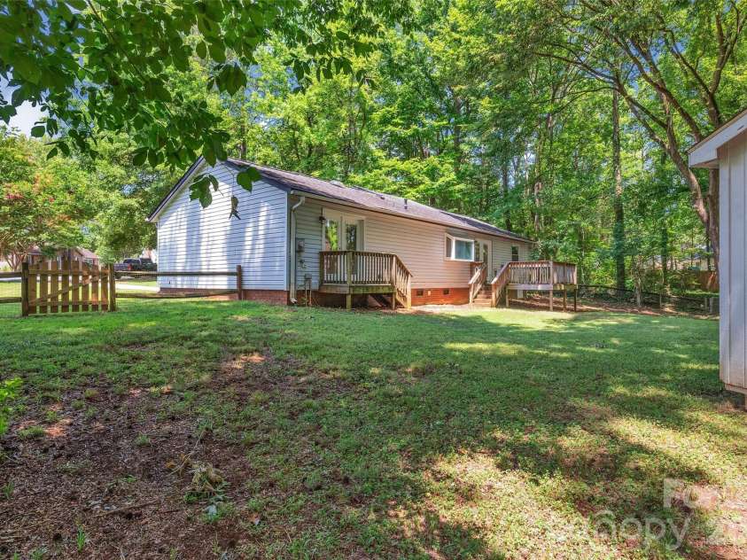 4506 Elm Field Court, Charlotte, NC 28227.  MLS# CAR4400867, YatesRealty ID 36647. 
