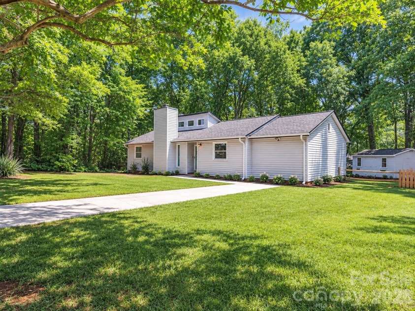 4506 Elm Field Court, Charlotte, NC 28227.  MLS# CAR4400867, YatesRealty ID 36647. 