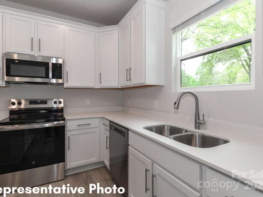 432 Mills Avenue, Mooresville, NC 28115.  MLS# CAR4293855, YatesRealty ID 3665. 