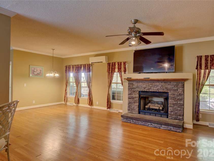 498 Broad Branch Road, Bakersville, NC 28705.  MLS# CAR4400220, YatesRealty ID 36650. 