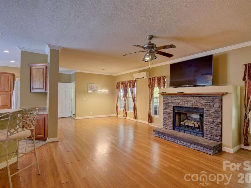 498 Broad Branch Road, Bakersville, NC 28705.  MLS# CAR4400220, YatesRealty ID 36650. 