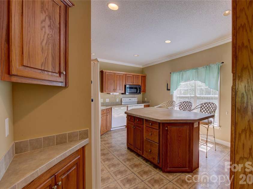 498 Broad Branch Road, Bakersville, NC 28705.  MLS# CAR4400220, YatesRealty ID 36650. 