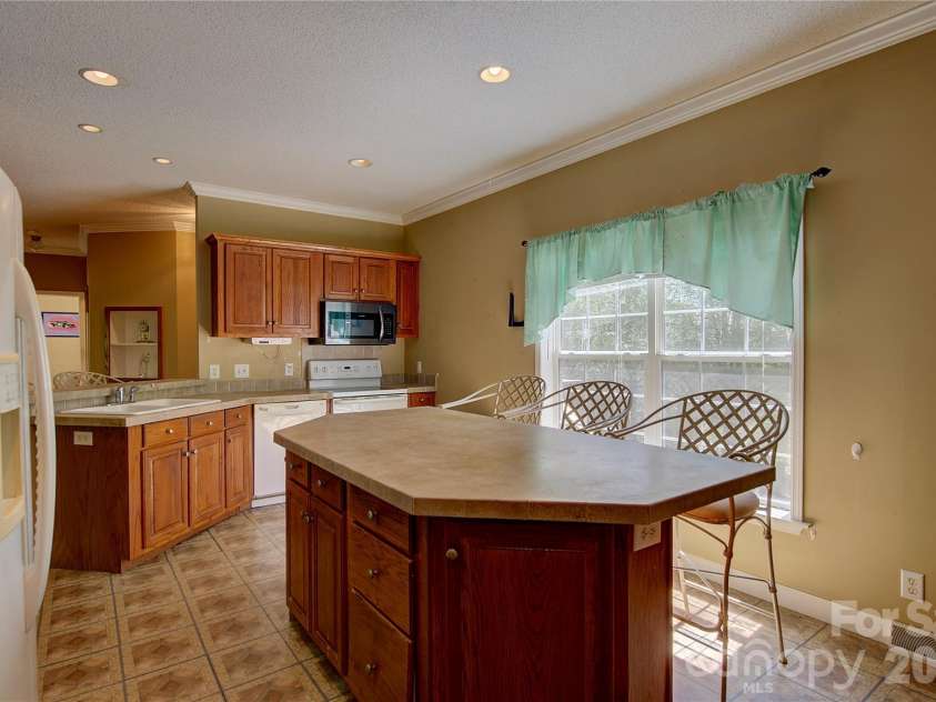 498 Broad Branch Road, Bakersville, NC 28705.  MLS# CAR4400220, YatesRealty ID 36650. 