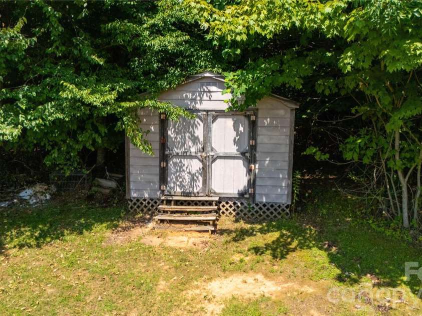 498 Broad Branch Road, Bakersville, NC 28705.  MLS# CAR4400220, YatesRealty ID 36650. 