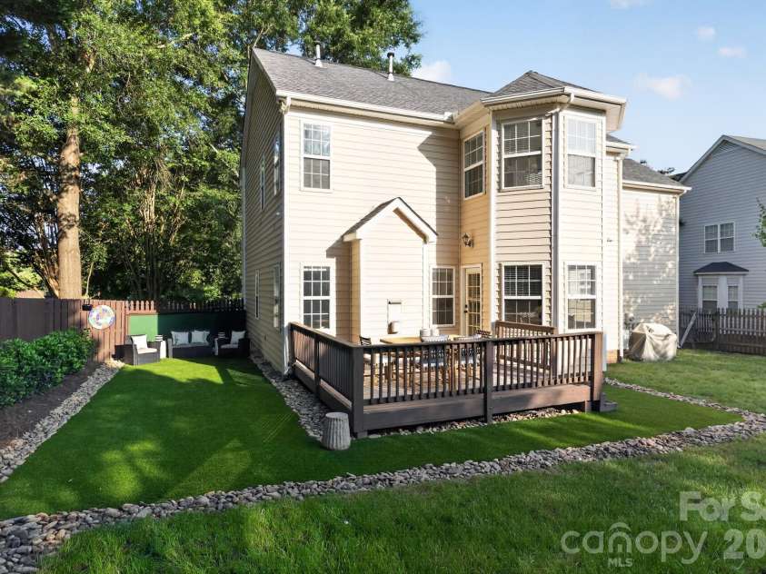 10513 Orchid Hill Lane, Charlotte, NC 28277.  MLS# CAR4399176, YatesRealty ID 36651. 