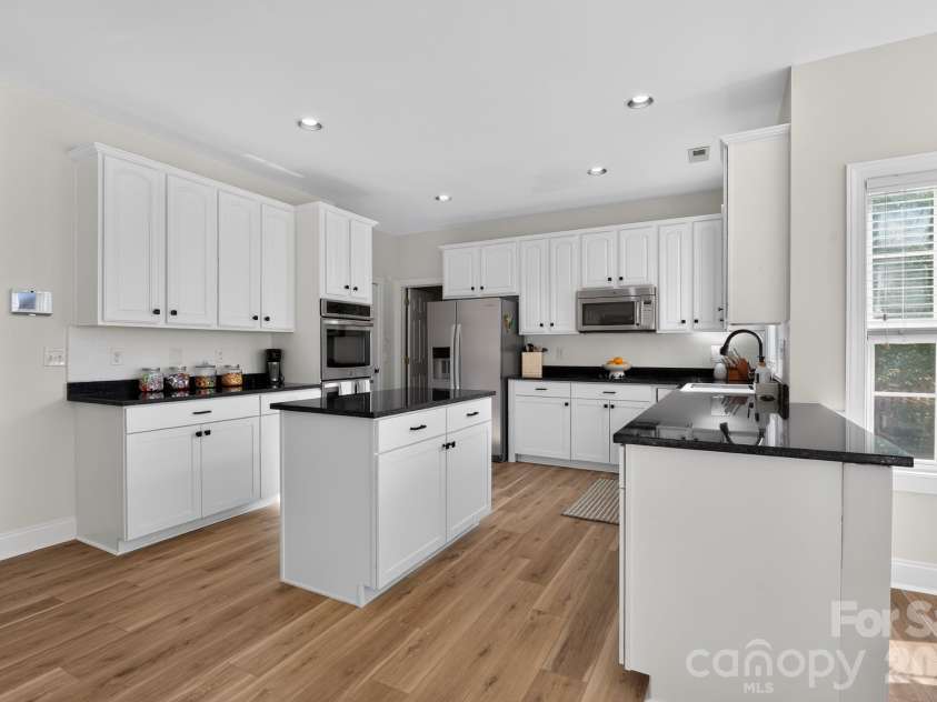 10513 Orchid Hill Lane, Charlotte, NC 28277.  MLS# CAR4399176, YatesRealty ID 36651. 