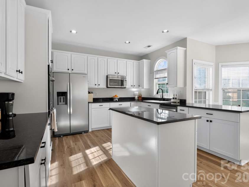 10513 Orchid Hill Lane, Charlotte, NC 28277.  MLS# CAR4399176, YatesRealty ID 36651. 