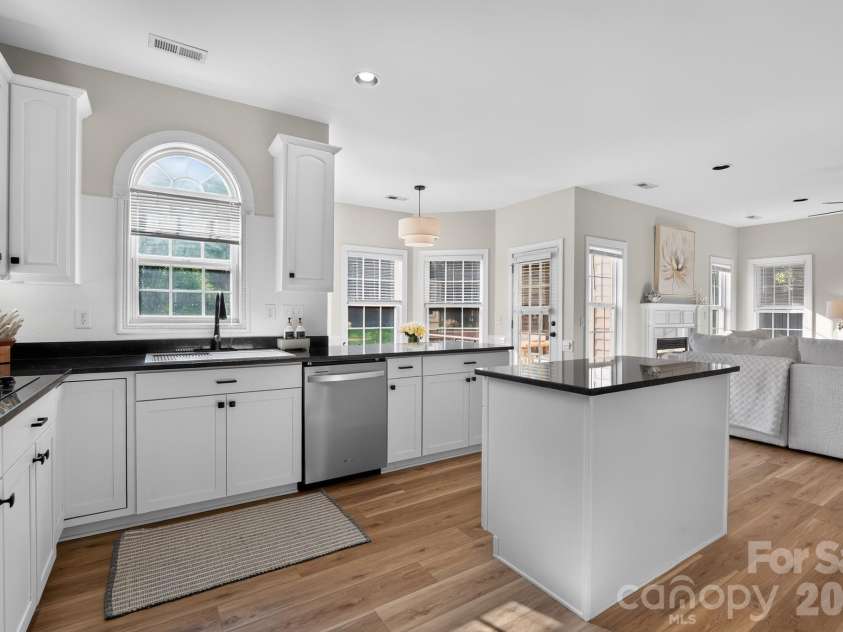 10513 Orchid Hill Lane, Charlotte, NC 28277.  MLS# CAR4399176, YatesRealty ID 36651. 