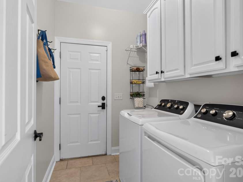 10513 Orchid Hill Lane, Charlotte, NC 28277.  MLS# CAR4399176, YatesRealty ID 36651. 