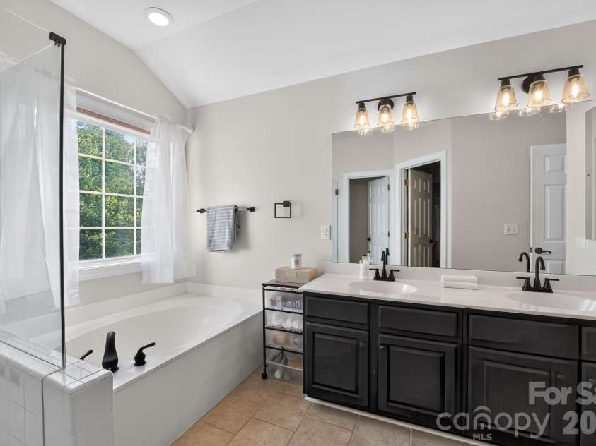 10513 Orchid Hill Lane, Charlotte, NC 28277.  MLS# CAR4399176, YatesRealty ID 36651. 