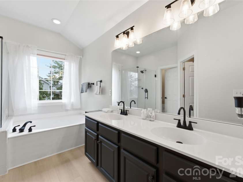 10513 Orchid Hill Lane, Charlotte, NC 28277.  MLS# CAR4399176, YatesRealty ID 36651. 
