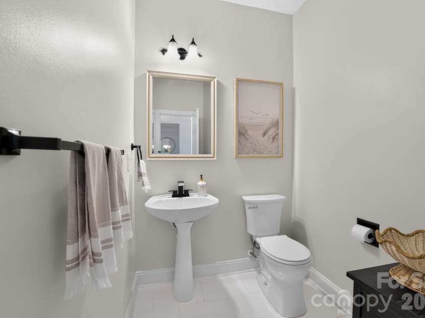 10513 Orchid Hill Lane, Charlotte, NC 28277.  MLS# CAR4435829, YatesRealty ID 36651. 1/2 bath downstairs