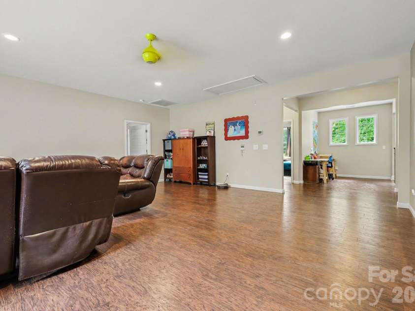 650 Elmhurst Drive, Fort Mill, SC 29715.  MLS# CAR4396878, YatesRealty ID 36653. 