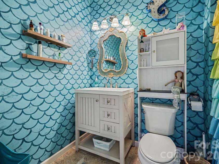 650 Elmhurst Drive, Fort Mill, SC 29715.  MLS# CAR4396878, YatesRealty ID 36653. ENSUITE BATH