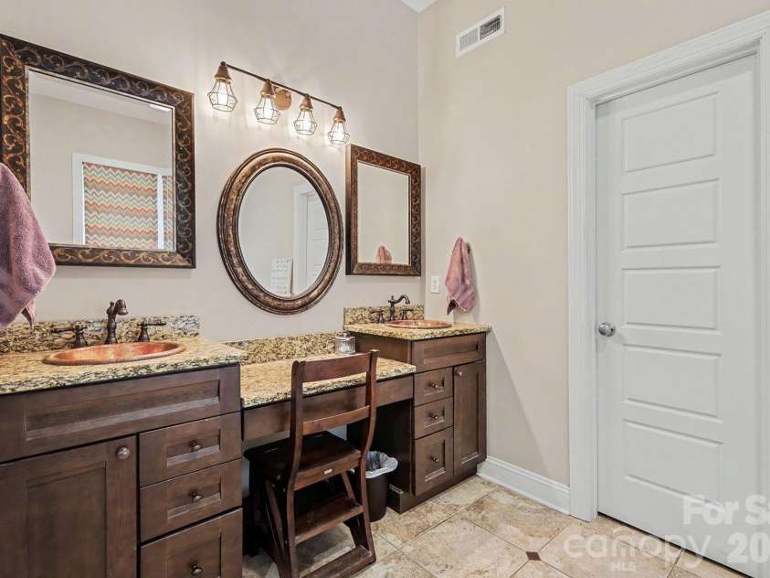 650 Elmhurst Drive, Fort Mill, SC 29715.  MLS# CAR4396878, YatesRealty ID 36653. PRIMARY ENSUITE BATH