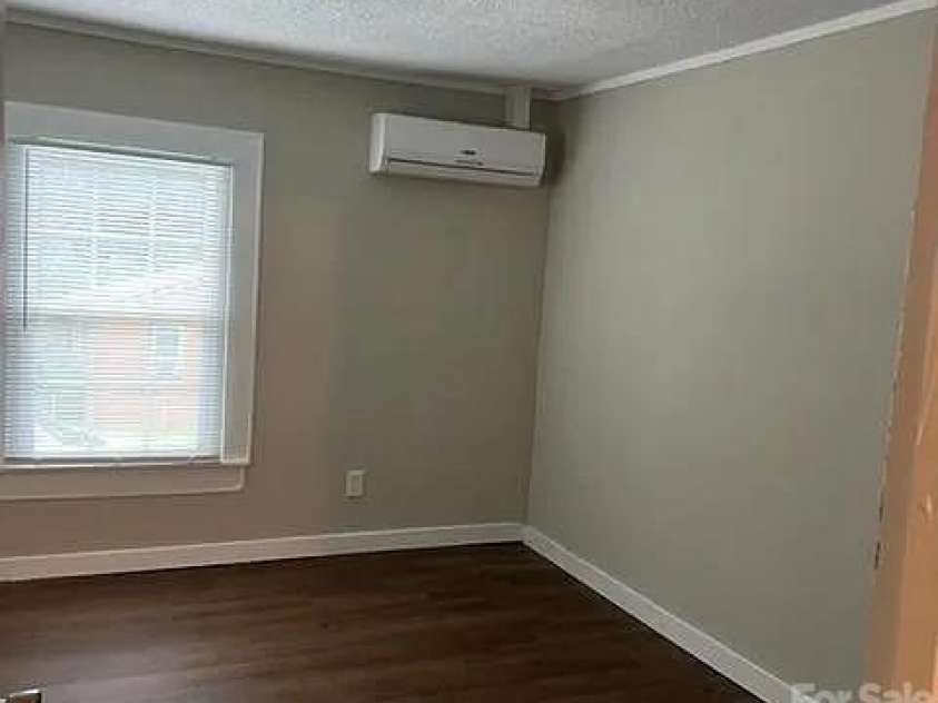 105 Pugh Street, Lexington, NC 27292.  MLS# CAR4403192, YatesRealty ID 36654. 