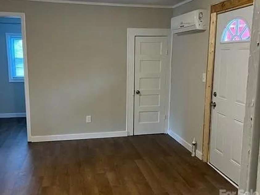 105 Pugh Street, Lexington, NC 27292.  MLS# CAR4403192, YatesRealty ID 36654. 