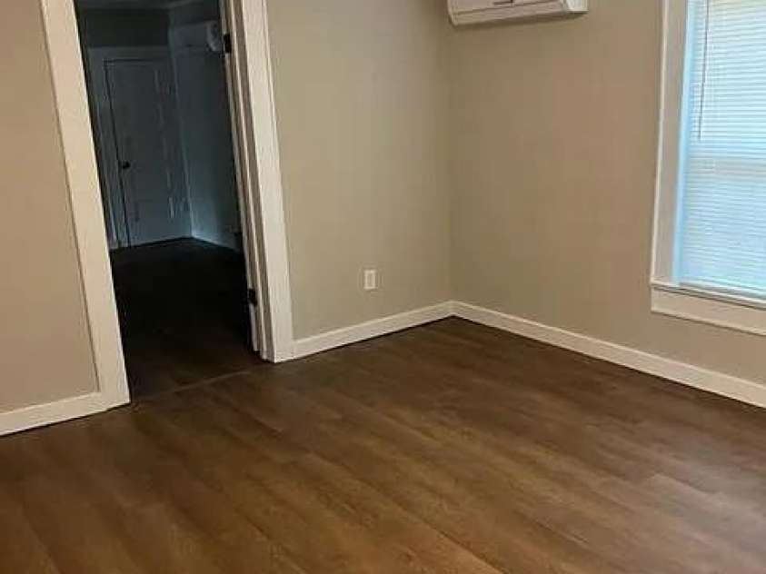 105 Pugh Street, Lexington, NC 27292.  MLS# CAR4403192, YatesRealty ID 36654. 