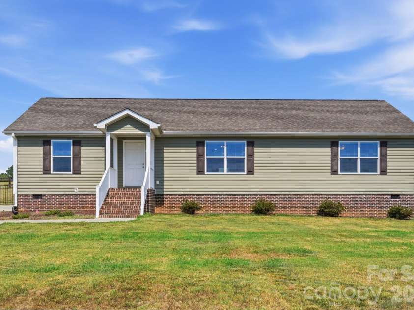 154 Back Acres Lane, Kannapolis, NC 28081.  MLS# CAR4402873, YatesRealty ID 36655. 