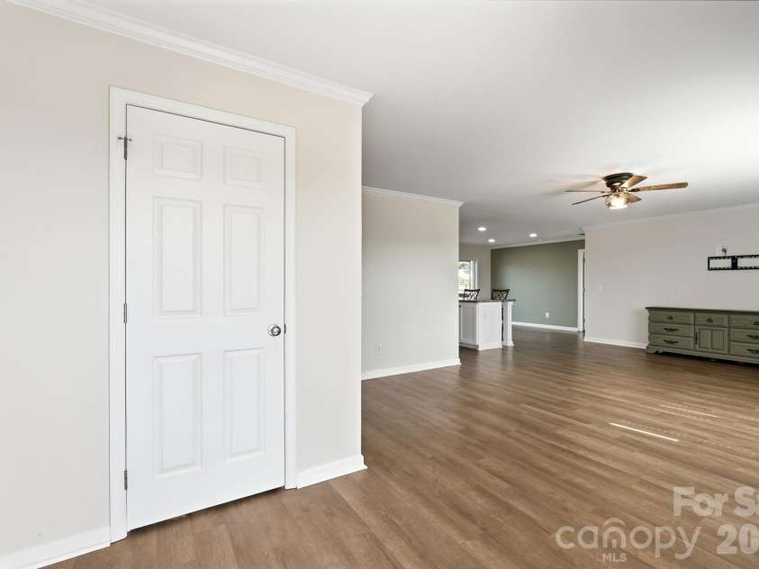 154 Back Acres Lane, Kannapolis, NC 28081.  MLS# CAR4402873, YatesRealty ID 36655. 