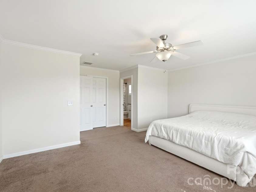 154 Back Acres Lane, Kannapolis, NC 28081.  MLS# CAR4402873, YatesRealty ID 36655. 