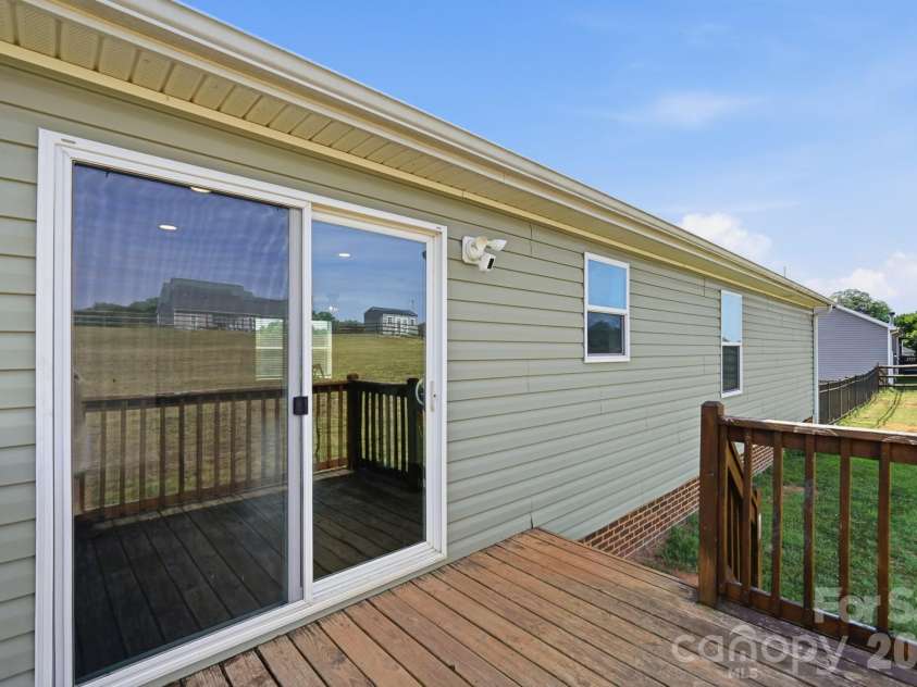 154 Back Acres Lane, Kannapolis, NC 28081.  MLS# CAR4402873, YatesRealty ID 36655. 