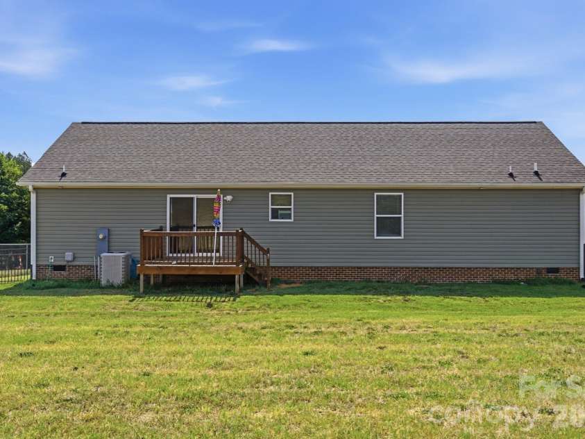 154 Back Acres Lane, Kannapolis, NC 28081.  MLS# CAR4402873, YatesRealty ID 36655. 
