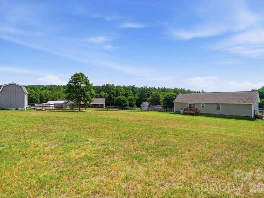 154 Back Acres Lane, Kannapolis, NC 28081.  MLS# CAR4402873, YatesRealty ID 36655. 