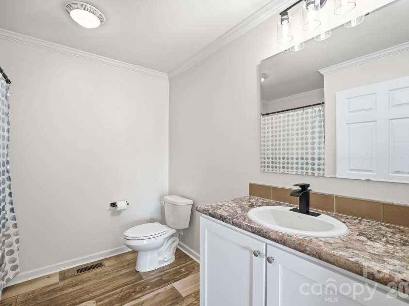 154 Back Acres Lane, Kannapolis, NC 28081.  MLS# CAR4402873, YatesRealty ID 36655. Bathroom 2