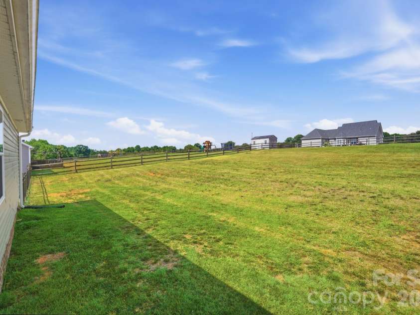 154 Back Acres Lane, Kannapolis, NC 28081.  MLS# CAR4402873, YatesRealty ID 36655. Fully fenced yard