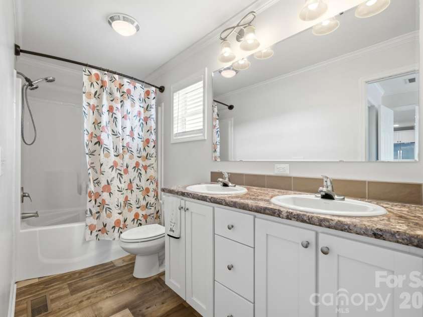 154 Back Acres Lane, Kannapolis, NC 28081.  MLS# CAR4402873, YatesRealty ID 36655. Primary Bath