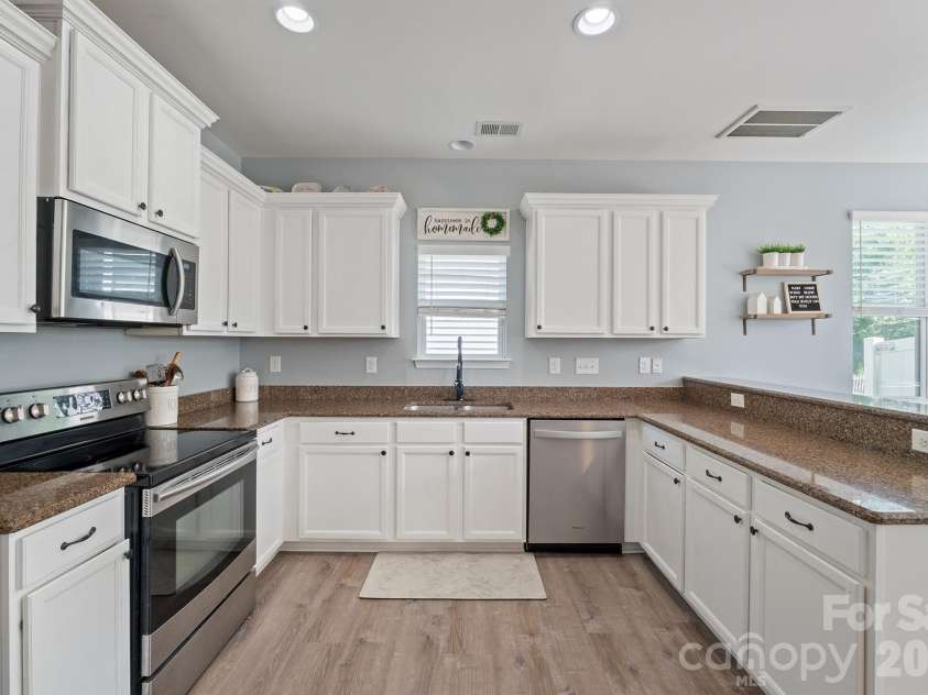 17120 Caldwell Track Drive, Huntersville, NC 28078.  MLS# CAR4402971, YatesRealty ID 36656. 