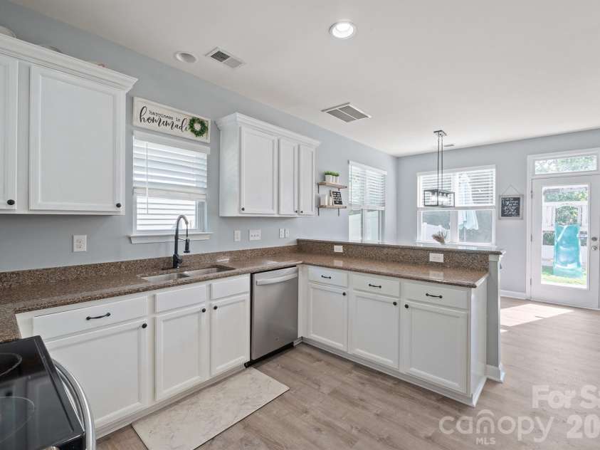 17120 Caldwell Track Drive, Huntersville, NC 28078.  MLS# CAR4402971, YatesRealty ID 36656. 