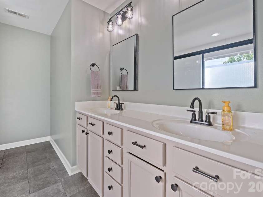 17120 Caldwell Track Drive, Huntersville, NC 28078.  MLS# CAR4402971, YatesRealty ID 36656. 